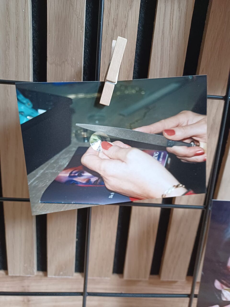 Foto aus dem Jahr 1994 Ein Foto aus dem Jahr 1994, wie ein Stein geschnitzt wird