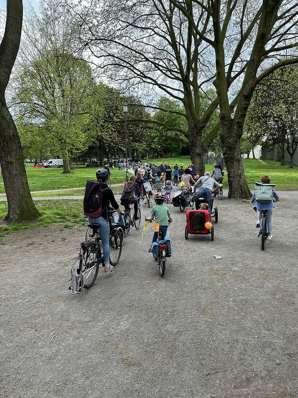 Ankunft im Kantpark Fahrräder fahren im Park